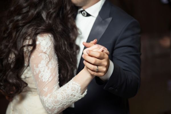 How to Handle In-Laws Without the Drama – relationship guide image